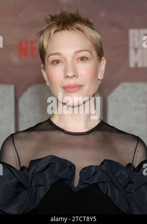 HOLLYWOOD, CA - DÉCEMBRE 13 : Rhian Rees à LA première de NETFLIX Rebel