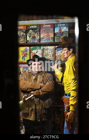 Cakovec, Croatie. 17 mars 2023. Branko Lisjak collectionneur de bandes dessinées et artiste pose avec sa collection de bandes dessinées Zagor et de sculptures à son domicile à Donja Dubrava, en Croatie, le 05 décembre 2023. Photo : Vjeran Zganec Rogulja/PIXSELL crédit : Pixsell/Alamy Live News Banque D'Images