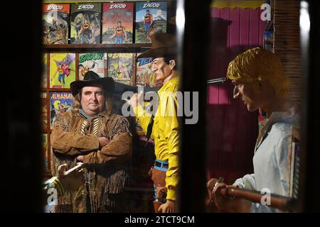 Cakovec, Croatie. 17 mars 2023. Branko Lisjak collectionneur de bandes dessinées et artiste pose avec sa collection de bandes dessinées Zagor et de sculptures à son domicile à Donja Dubrava, en Croatie, le 05 décembre 2023. Photo : Vjeran Zganec Rogulja/PIXSELL crédit : Pixsell/Alamy Live News Banque D'Images