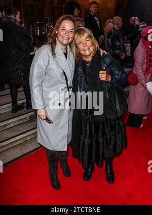 Linda Robson (à droite) assiste à la soirée presse pour la pantomime annuelle au London Palladium, qui est cette année « Peter Pan ». (Photo Brett Cove / SOPA Images/Sipa USA) Banque D'Images