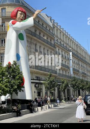 Statue géante de Yayoi Kusama à Paris, France Banque D'Images