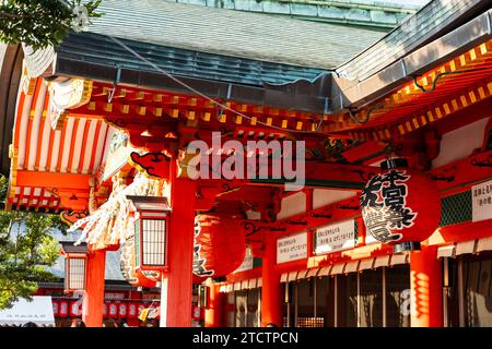 Kyoto, Japon lanternes rouges traditionnelles japonaises au sanctuaire Fushimi Inari ( Fushimi Inari Taisha ) pendant le festival de Motomiya ( festival de Motomiyasai ) Banque D'Images