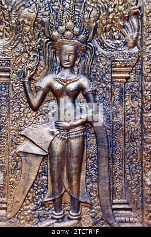 Wat Phnom Daun Penh. Danseur APSARA. APSARA est membre d'une classe d'êtres célestes dans la culture hindoue et bouddhiste. Phnom Penh ; Cambodge. Banque D'Images