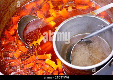 Soupe végétalienne dans une pagode bouddhiste. Banque D'Images