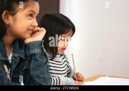 Retour à l'école, élèves étudiant Banque D'Images