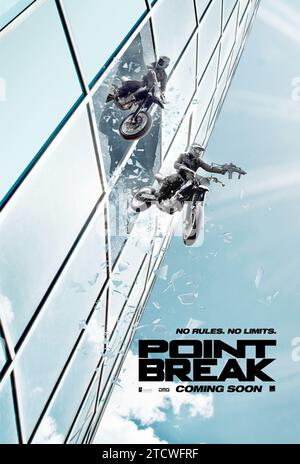 DATE DE SORTIE : 25 décembre 2015. TITRE : saut de point. STUDIO : Alcon Entertainment. RÉALISATEUR : Ericson Core. INTRIGUE : un jeune agent du FBI infiltre une équipe extraordinaire d'athlètes de sports extrêmes qu'il soupçonne d'avoir été le maître d'une série de volées d'entreprise sophistiquées et sans précédent. AVEC Edgar Ramirez, Luke Bracey, Ray Winstone. (Image de crédit : © Alcon Entertainment/Entertainment Pictures/ZUMAPRESS.com) USAGE ÉDITORIAL SEULEMENT! Non destiné à UN USAGE commercial ! Banque D'Images