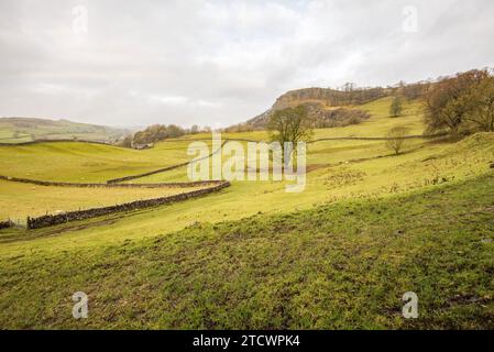 Beau paysage au-dessous de l'ancienne carrière Langcliffe et au-dessous de Lower Winskill, près de Settle, parc national des Yorkshire Dales Banque D'Images