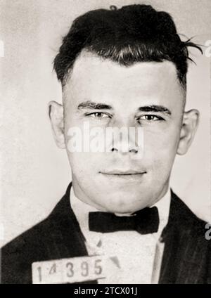 1926 CA , USA : le gangster américain JOHN Herbert DILLINGER ( 1902 - 1934 ) mugshot , tué par le FBI lors d'un incendie . - HISTOIRE - FOTO STORICHE - MUG SHOT - MUG-SHOT - FOTO SEGNALETICA - CRIMINALE - CRIME - ASSASSINO - CRIMINEL - TUEUR - Gangstern - portrait - cravate arc - papillon - rapinatore di banche - RICERCATO - BANDITO - GANGSTERN - proibizionismo -- - Archivio GBB Banque D'Images