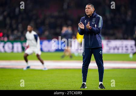 Amsterdam, pays-Bas. 14 décembre 2023. AMSTERDAM, PAYS-BAS - DÉCEMBRE 14 : l'entraîneur adjoint Hedwiges Maduro de l'Ajax entraîneur lors du match du groupe B de l'UEFA Europa League 2023/24 entre l'Ajax et l'AEK Athens au Johan Cruijff Arena le 14 décembre 2023 à Amsterdam, pays-Bas. (Photo Andre Weening/Orange Pictures) crédit : Orange pics BV/Alamy Live News Banque D'Images