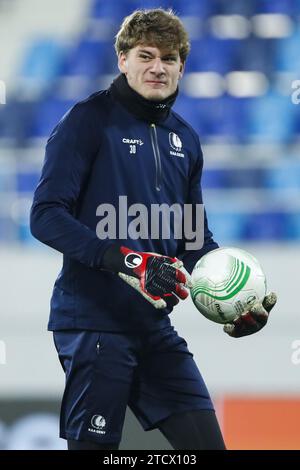 Backa Topola, Serbie. 14 décembre 2023. Le gardien de but de Gand, Celestin de Schrevel, photographié en action lors de l'échauffement d'un match entre l'équipe belge de football KAA Gent et l'israélien Maccabi tel Aviv, jeudi 14 décembre 2023 à Backa Topola, Serbie, le sixième et dernier jour de la phase de groupes de la compétition UEFA Conference League, dans le groupe B. Belga PHOTO NIKOLA KRSTIC crédit : Belga News Agency/Alamy Live News Banque D'Images