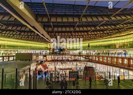 L'entrée du centre commercial du Forum des Halles et de la Canopy à Châtelet-les Halles, Paris, France Banque D'Images