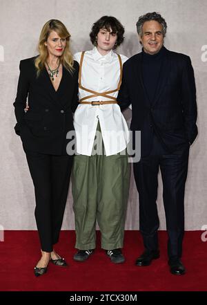 Londres, Royaume-Uni. 14 décembre 2023. Sunrise Coigney, Bella Ruffalo et Mark Ruffalo arrivent au Poor Things UK Gala screening, Barbican, Londres. Crédit : Doug Peters/EMPICS/Alamy Live News Banque D'Images