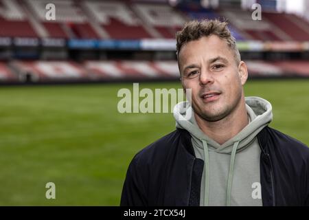 Cottbus, Allemagne. 14 décembre 2023. Le chanteur Alexander Knappe se tient en marge du Stadion der Freundschaft. Crédit : Frank Hammerschmidt/dpa/Alamy Live News Banque D'Images