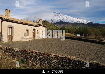 Refuge point de base 'Piano dei Grillil' de Etna Park, Bronte, Sicile, Italie Banque D'Images