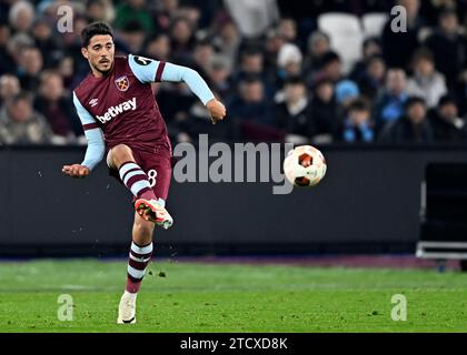 Londres, Royaume-Uni. 14 décembre 2023. Pablo Fornals (West Ham) lors du match West Ham vs SC Freiburg UEFA Europa League, groupe A, au London Stadium Stratford. Crédit : MARTIN DALTON/Alamy Live News Banque D'Images