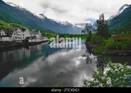 Rivière Oldeelva, Olden, Stryn dans le comté de Vestland, Norvège Banque D'Images