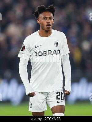 Londres, Royaume-Uni. 14 décembre 2023. Le Junior Adamu du SC Freiburg en action lors du match West Ham United FC contre SC Freiburg UEFA Europa League Group A au London Stadium, Londres, Angleterre, Royaume-Uni le 14 décembre 2023 Credit : Every second Media/Alamy Live News Banque D'Images