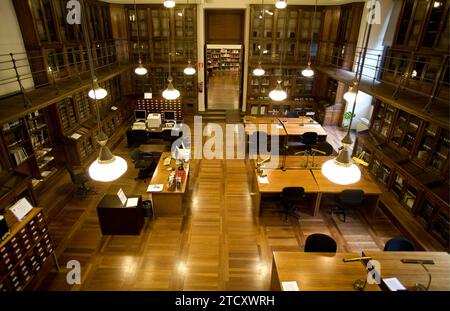 Madrid, 19 janvier 2009. Rapport sur le décompte annuel des fonds de la Bibliothèque nationale. Dans l'image Sala Cervantes, lieu où les vols de carte ont été commis. Photo : © IGNACIO GIL.. archdc. Crédit : Album / Archivo ABC / Ignacio Gil Banque D'Images