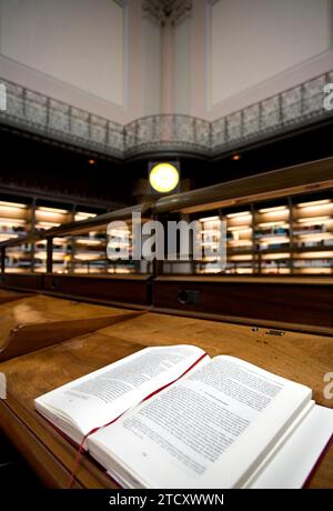 Madrid, 19 janvier 2009. Rapport sur le décompte annuel des fonds de la Bibliothèque nationale. Dans l'image Sala Cervantes, lieu où les vols de carte ont été commis. Photo : © IGNACIO GIL.. archdc. Crédit : Album / Archivo ABC / Ignacio Gil Banque D'Images