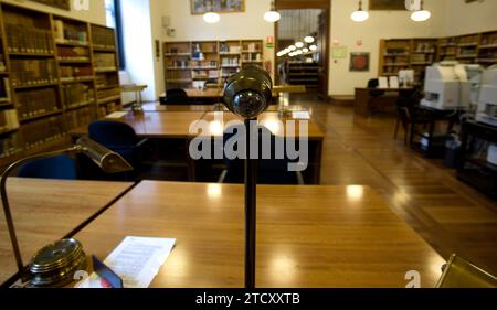 Madrid, 19 janvier 2009. Rapport sur le décompte annuel des fonds de la Bibliothèque nationale. Dans l'image Sala Cervantes, lieu où les vols de carte ont été commis. Photo : © IGNACIO GIL.. archdc. Crédit : Album / Archivo ABC / Ignacio Gil Banque D'Images