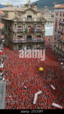 madrid, 8-7-09.-san fermin festivités 2009;50 ans d'ernest hemingway;dans l'image el chupinazo.-photo ernesto acute.archdc. Crédit : Album / Archivo ABC / Ernesto Agudo Banque D'Images