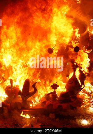 Alicante, 06/24/2015. Crème des feux de joie de Saint Jean à Alicante. Photo : Juan Carlos Soler Archdc. Crédit : Album / Archivo ABC / Juan Carlos Soler Banque D'Images