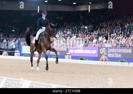 Jorinde Verwimp de Belgique avec charmer lors de la coupe du monde FEI dressage Freestyle au London International Horse Show le 14 décembre 2023, London Excel Centre, Royaume-Uni (photo de Maxime David - MXIMD Pictures) Banque D'Images