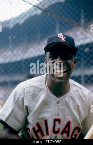 BRONX, NY - 19 JUIN : Minnie Minoso #9 des White Sox de Chicago pose avant un match de MLB contre les Yankees de New York le 19 juin 1955 au Yankee Stadium dans le Bronx, New York. (Photo de Hy Peskin) *** Légende locale *** Minnie Minioso Banque D'Images