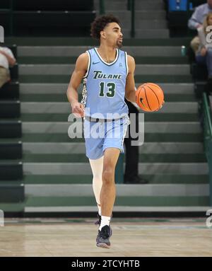 La Nouvelle-Orléans, États-Unis. 14 décembre 2023. Tulane Green Wave Guard Tre' Williams (13) amène le ballon sur le terrain lors d'un match de basket-ball masculin à Fogleman Arena à la Nouvelle-Orléans, Louisiane, le jeudi 14 décembre 2023. (Photo de Peter G. Forest/Sipa USA) crédit : SIPA USA/Alamy Live News Banque D'Images