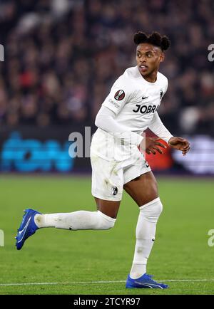 Londres, Angleterre, 14 décembre 2023. Junior Adamu du SC Freiburg lors du match de l'UEFA Europa League au London Stadium. Le crédit photo devrait se lire : David Klein / Sportimage Banque D'Images