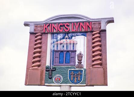 King's Lynn Town Sign, King's Lynn, Norfolk, Angleterre, Royaume-Uni juillet 1970 Banque D'Images