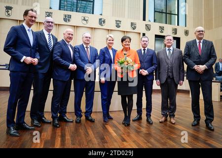 1040. Sitzung des Bundesrates Hendrik Wuest CDU Ministerpraesident von Nordrhein-Westfalen gemeinsam mit Dietmar Woidke SPD Ministerpraesident von Brandenburg, Regierender Buergermeister Kai Wegner CDU von Berlin und Reiner Haseloff CDU Ministerpaesident von Sachsen-Anhalt Schwekelegpraisident, Ministerpraisident von Mecident von Mecident Schweg Ministerpraisiden von Mecident, Ministerpraisident Schweg Bodo Ramelow Die Linke Ministerpraesident von Thueringen und Andreas Bovenschulte SPD Praesident des Senats und Buergermeister von Bremen Banque D'Images