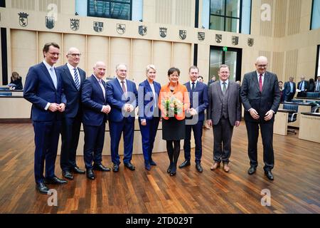 1040. Sitzung des Bundesrates Hendrik Wuest CDU Ministerpraesident von Nordrhein-Westfalen gemeinsam mit Dietmar Woidke SPD Ministerpraesident von Brandenburg, Regierender Buergermeister Kai Wegner CDU von Berlin und Reiner Haseloff CDU Ministerpaesident von Sachsen-Anhalt Schwekelegpraisident, Ministerpraisident von Mecident von Mecident Schweg Ministerpraisiden von Mecident, Ministerpraisident Schweg Bodo Ramelow Die Linke Ministerpraesident von Thueringen und Andreas Bovenschulte SPD Praesident des Senats und Buergermeister von Bremen Banque D'Images