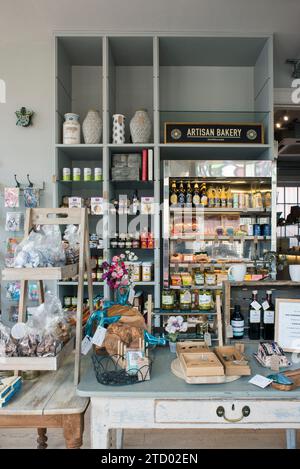 Photos intérieures d'un magasin spécialisé local spécialisé dans l'alimentation et les boissons vendant des produits artisanaux de haute qualité Banque D'Images