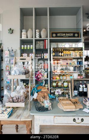 Photos intérieures d'un magasin spécialisé local spécialisé dans l'alimentation et les boissons vendant des produits artisanaux de haute qualité Banque D'Images