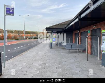 Un arrêt de bus Glider à Dundonald, Co Down, car il y aura une perturbation généralisée de tous les services de bus et de trains en Irlande du Nord alors que les travailleurs des transports publics entament leur dernière grève. Date de la photo : Vendredi 15 décembre 2023. Banque D'Images