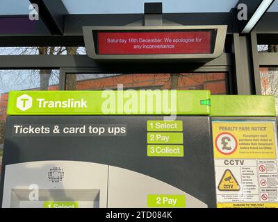 Un arrêt de bus Glider à la SSE Arena de Belfast, car il y aura des perturbations généralisées dans tous les services de bus et de train en Irlande du Nord alors que les travailleurs des transports publics entament leur dernière grève. Date de la photo : Vendredi 15 décembre 2023. Banque D'Images