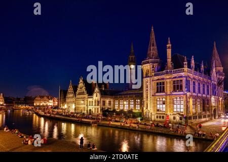 Graslei sur la rivière Leie dans la vieille ville historique la nuit, Belgique, Flandre orientale, Gand Banque D'Images