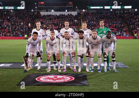 ABERDEEN, ÉCOSSE - 14 DÉCEMBRE : photo de l'équipe d'Eintracht Francfort lors du match Aberdeen FC v Eintracht Frankfurt Group G-UEFA Europa Conference League au Pittodrie Stadium le 14 décembre 2023 à Aberdeen, Écosse. (Média Mo) Banque D'Images