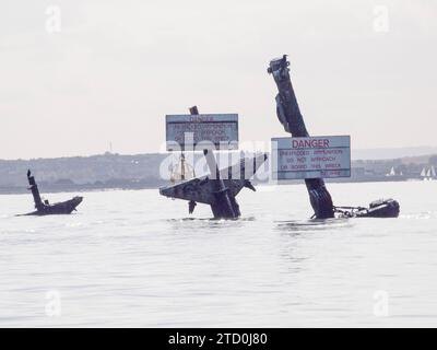 Sheerness, Kent, Royaume-Uni. 15 décembre 2023. [FICHIER photo DES mâts 2009 montrant des changements] Notorious Bomb-ladden naufrage SS Richard Montgomery doit voir son mât enlevé en mars de l'année prochaine comme rapporté par Southend Echo. Le navire d'enquête Thames Guardian a vu terminer les derniers sondages sonar, qui ont déjà révélé que les mâts se sont détériorés davantage que prévu. Crédit : James Bell/Alamy Live News Banque D'Images