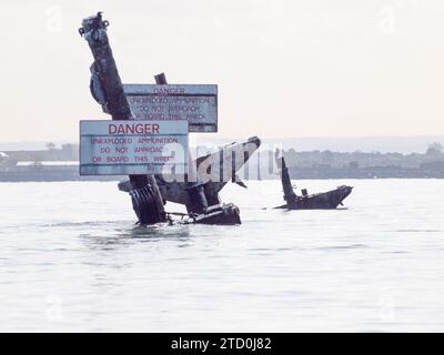 Sheerness, Kent, Royaume-Uni. 15 décembre 2023. [FICHIER photo DES mâts 2009 montrant des changements] Notorious Bomb-ladden naufrage SS Richard Montgomery doit voir son mât enlevé en mars de l'année prochaine comme rapporté par Southend Echo. Le navire d'enquête Thames Guardian a vu terminer les derniers sondages sonar, qui ont déjà révélé que les mâts se sont détériorés davantage que prévu. Crédit : James Bell/Alamy Live News Banque D'Images