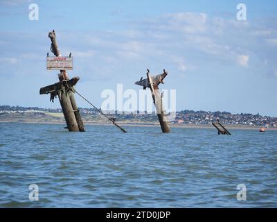 Sheerness, Kent, Royaume-Uni. 15 décembre 2023. [FICHIER photo DES mâts 2020 montrant des changements] Notorious Bomb-ladden naufrage SS Richard Montgomery doit voir son mât enlevé en mars de l'année prochaine comme rapporté par Southend Echo. Le navire d'enquête Thames Guardian a vu terminer les derniers sondages sonar, qui ont déjà révélé que les mâts se sont détériorés davantage que prévu. Crédit : James Bell/Alamy Live News Banque D'Images