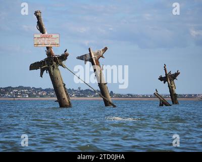 Sheerness, Kent, Royaume-Uni. 15 décembre 2023. [FICHIER photo DES mâts 2020 montrant des changements] Notorious Bomb-ladden naufrage SS Richard Montgomery doit voir son mât enlevé en mars de l'année prochaine comme rapporté par Southend Echo. Le navire d'enquête Thames Guardian a vu terminer les derniers sondages sonar, qui ont déjà révélé que les mâts se sont détériorés davantage que prévu. Crédit : James Bell/Alamy Live News Banque D'Images