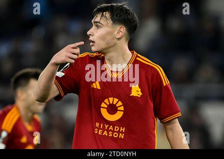 Niccolo Pisilli de L'AS Roma fait des gestes lors du match de football du Groupe G de l'Europa League entre L'AS Roma et le FC Sheriff Tiraspol au stade Olimpico de Rome (Italie), le 14 décembre 2023. Banque D'Images