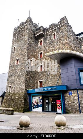 Entrée du Tower Museum, exposition sur l'histoire de Derry, comté de Londonderry, Irlande du Nord Banque D'Images