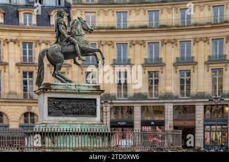 Place des victoires, la première place circulaire de son genre et construite autour d'une statue en l'honneur du roi Louis XIV, Paris, France Banque D'Images