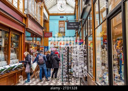 La boite à Joujoux et Librairie du passage une librairie vintage à l'intérieur du passage Jouffroy, l'une des galeries marchandes couvertes les plus populaires de Paris Banque D'Images