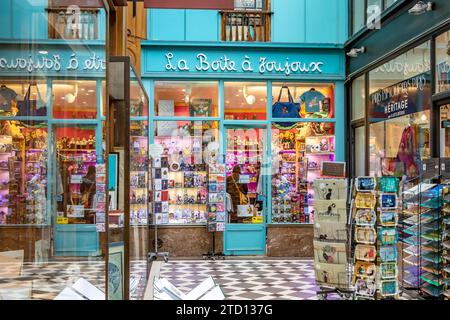 La boite à Joujoux un magasin de jouets à l'intérieur du passage Jouffroy, l'une des galeries marchandes couvertes les plus populaires de Paris, Banque D'Images