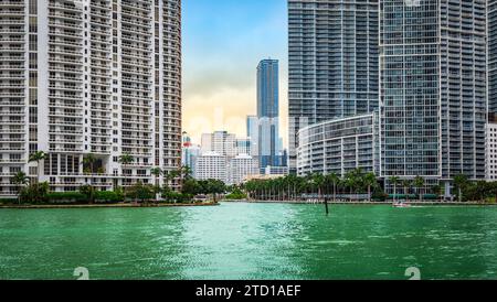 Gratte-ciel dans le district de Brickell, Miami, Floride. Banque D'Images
