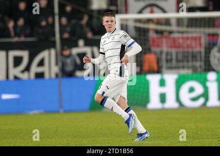 Emil Holm d'Atalanta vu en action lors du match de football UEFA Europa League 2023/2024 entre Rakow Czestochowa et Atalanta à ArcelorMittal Park. Score final ; Rakow Czestochowa 0:4 Atalanta. Banque D'Images